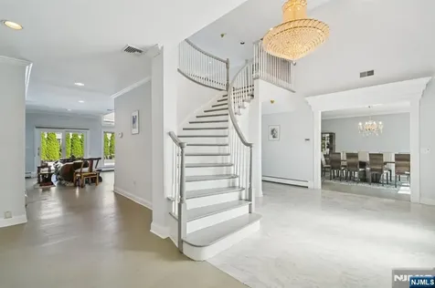 32 Laurie Drive Englewood Cliffs NJ 07632