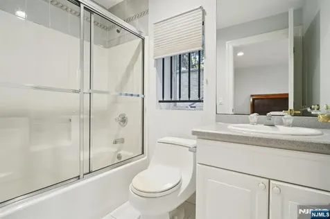 32 Laurie Drive Englewood Cliffs NJ 07632
