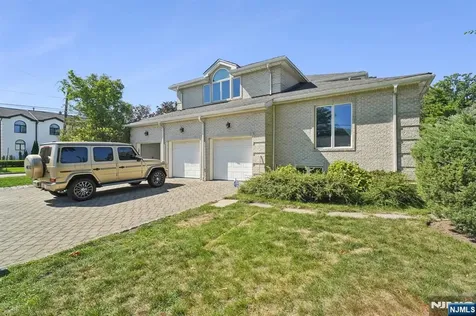 32 Laurie Drive Englewood Cliffs NJ 07632