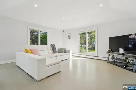 32 Laurie Drive Englewood Cliffs NJ 07632