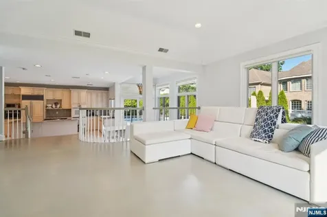32 Laurie Drive Englewood Cliffs NJ 07632