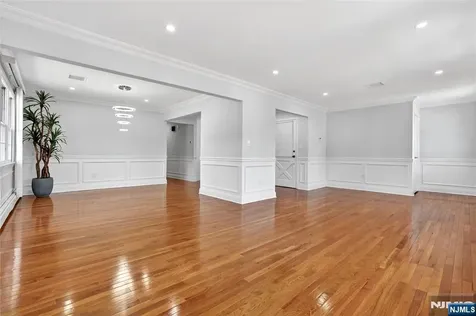 28 1st Street Wallington NJ 07057