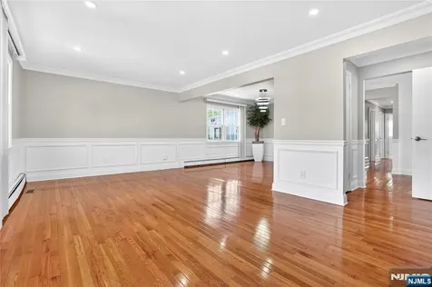 28 1st Street Wallington NJ 07057