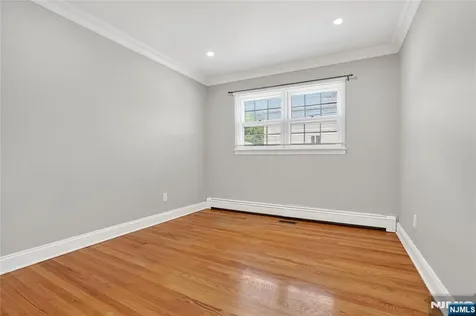 28 1st Street Wallington NJ 07057