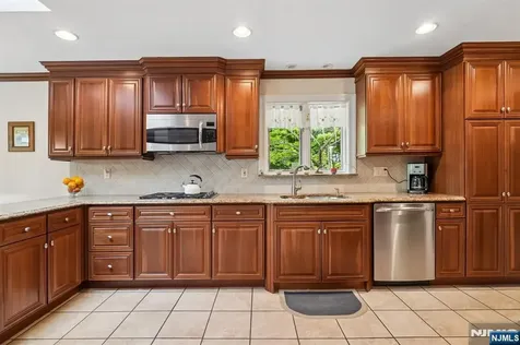 107 Arverne Road West Orange NJ 07052