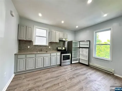 195 22nd Street Irvington NJ 07111
