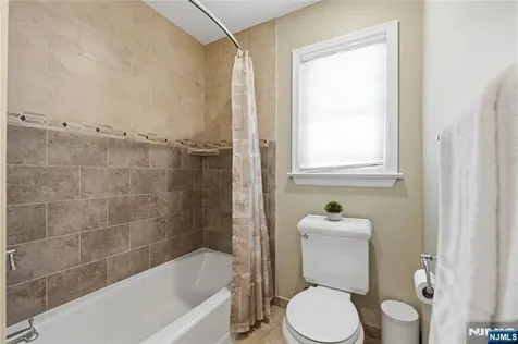 164 Gordon Court Oradell NJ 07649