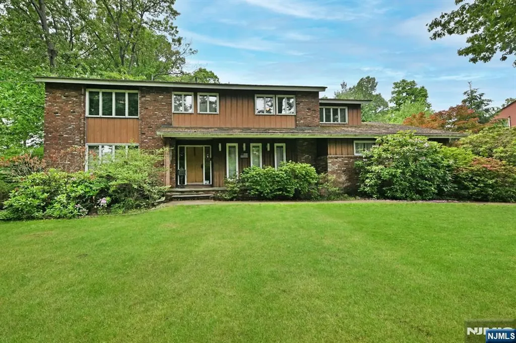 9 Lyncrest Drive Paramus NJ 07652