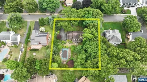 9 Lyncrest Drive Paramus NJ 07652