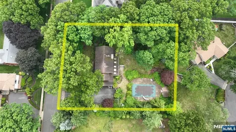 9 Lyncrest Drive Paramus NJ 07652