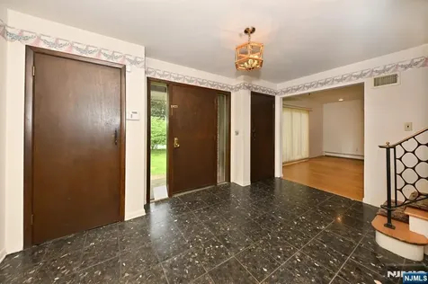 9 Lyncrest Drive Paramus NJ 07652