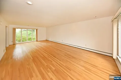 9 Lyncrest Drive Paramus NJ 07652