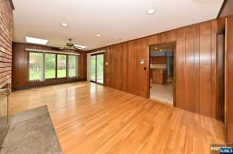 9 Lyncrest Drive Paramus NJ 07652