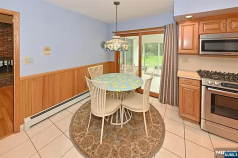 9 Lyncrest Drive Paramus NJ 07652