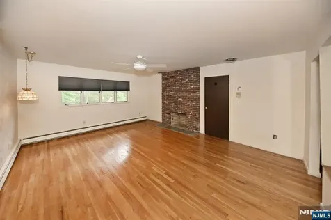 9 Lyncrest Drive Paramus NJ 07652