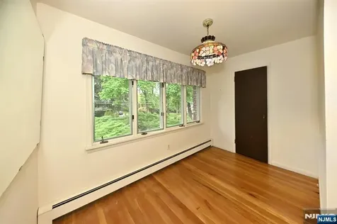 9 Lyncrest Drive Paramus NJ 07652