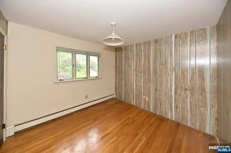 9 Lyncrest Drive Paramus NJ 07652