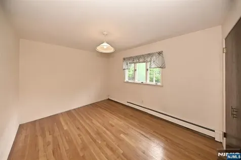 9 Lyncrest Drive Paramus NJ 07652