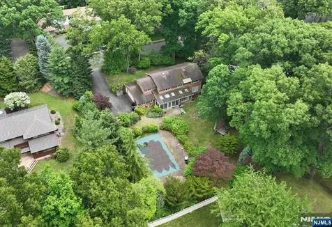 9 Lyncrest Drive Paramus NJ 07652