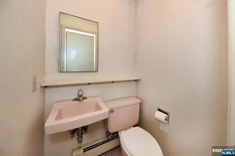 9 Lyncrest Drive Paramus NJ 07652