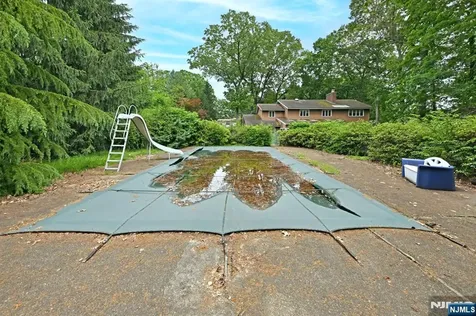 9 Lyncrest Drive Paramus NJ 07652