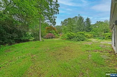 9 Lyncrest Drive Paramus NJ 07652