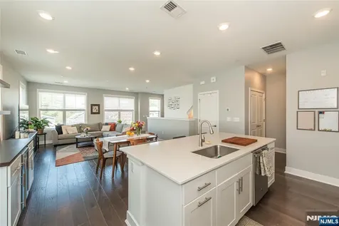 363 Main Little Falls NJ 07424