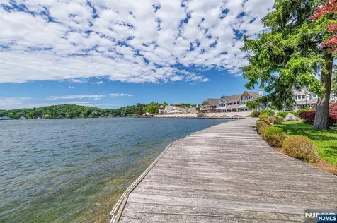 3 Hillspring Road Sparta NJ 07871