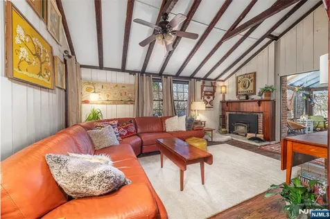 3 Hillspring Road Sparta NJ 07871