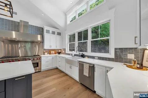976 Scioto Drive Franklin Lakes NJ 07417