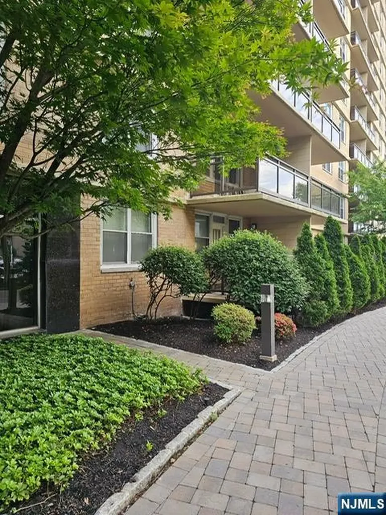 2200 N Central Road Fort Lee NJ 07024