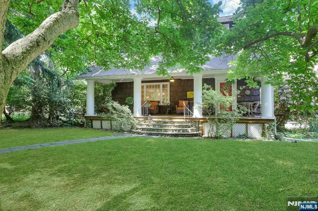 22 Crest Road Hillsdale NJ 07642