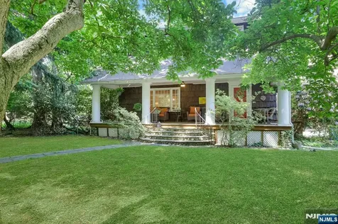 22 Crest Road Hillsdale NJ 07642