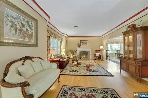 22 Crest Road Hillsdale NJ 07642