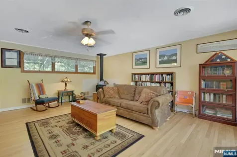 22 Crest Road Hillsdale NJ 07642