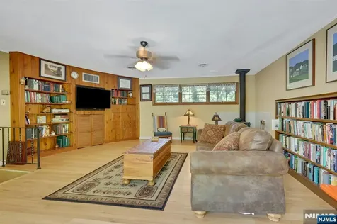 22 Crest Road Hillsdale NJ 07642