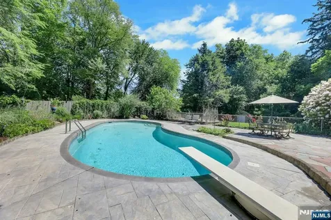 22 Crest Road Hillsdale NJ 07642