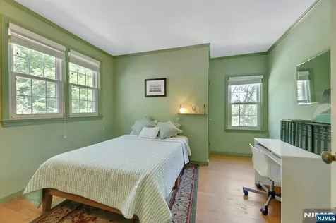 22 Crest Road Hillsdale NJ 07642
