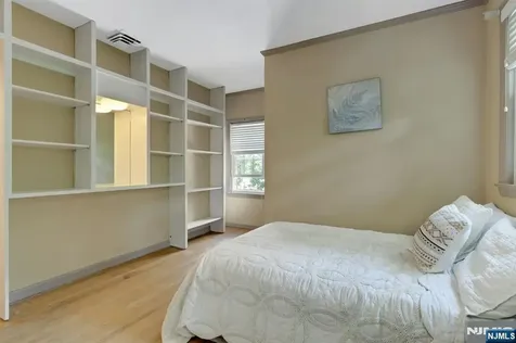 22 Crest Road Hillsdale NJ 07642
