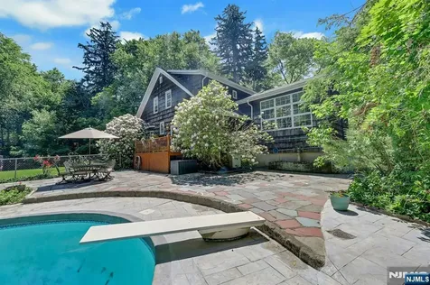 22 Crest Road Hillsdale NJ 07642