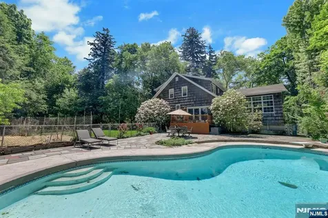 22 Crest Road Hillsdale NJ 07642