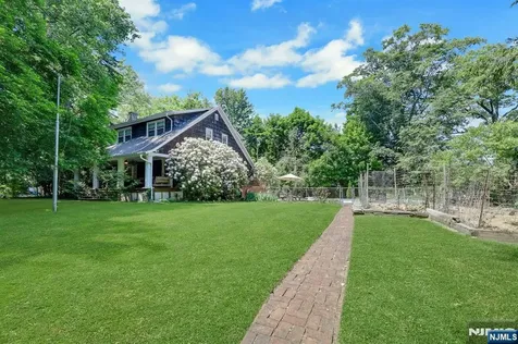 22 Crest Road Hillsdale NJ 07642