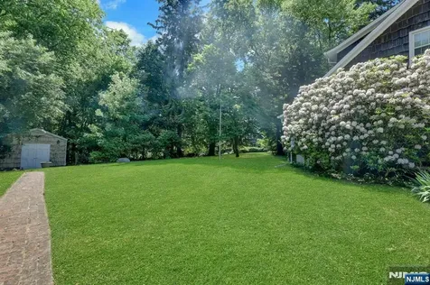22 Crest Road Hillsdale NJ 07642