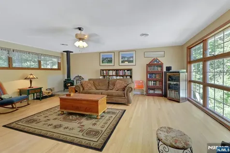 22 Crest Road Hillsdale NJ 07642