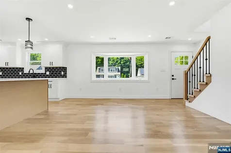 48 Kendall Drive Sayreville NJ 08859