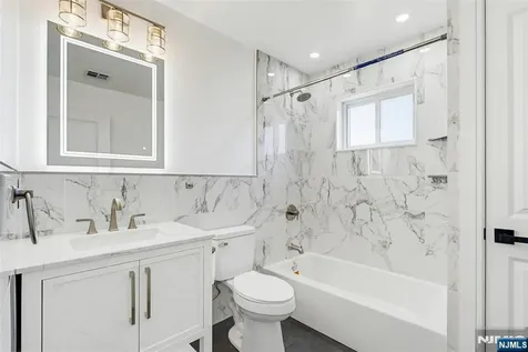 48 Kendall Drive Sayreville NJ 08859