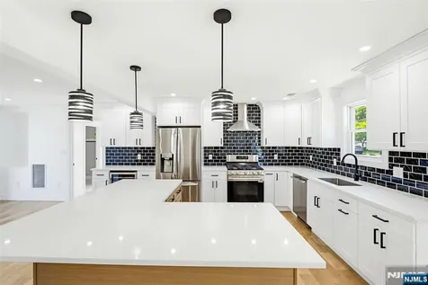 48 Kendall Drive Sayreville NJ 08859