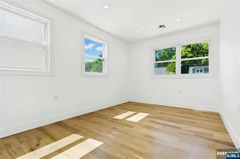 48 Kendall Drive Sayreville NJ 08859