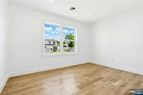 48 Kendall Drive Sayreville NJ 08859