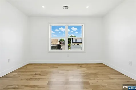 48 Kendall Drive Sayreville NJ 08859